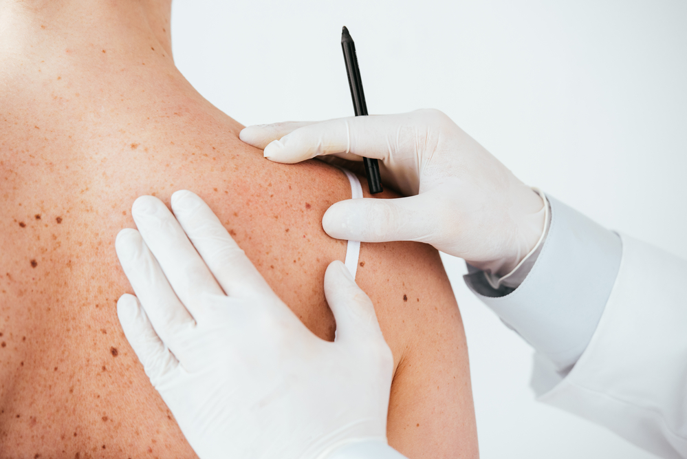 Esthetician Vs Aesthetician: Which Career Is Best For You? aesthetician esthetician